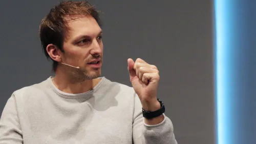 Fabian Kehle spricht beim Webforum Hybrid Office