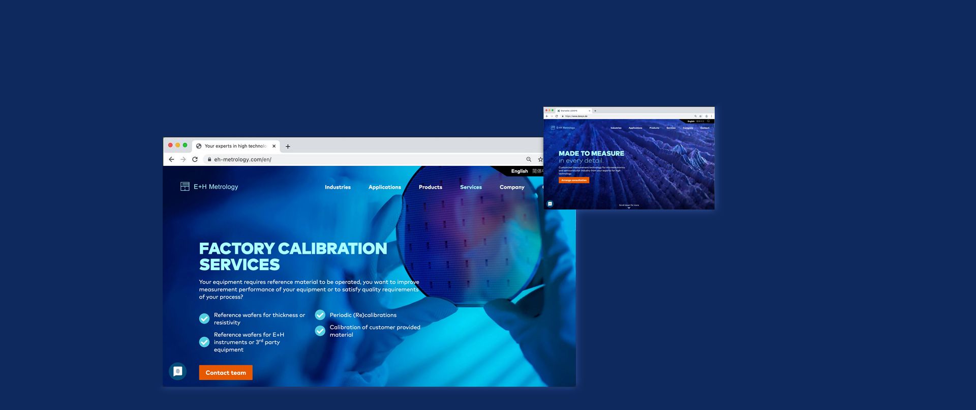 Zwei geöffnete Browserfenster zeigen die Webseite von E+H Metrology mit Angeboten zu Werkskalibrierungsdiensten