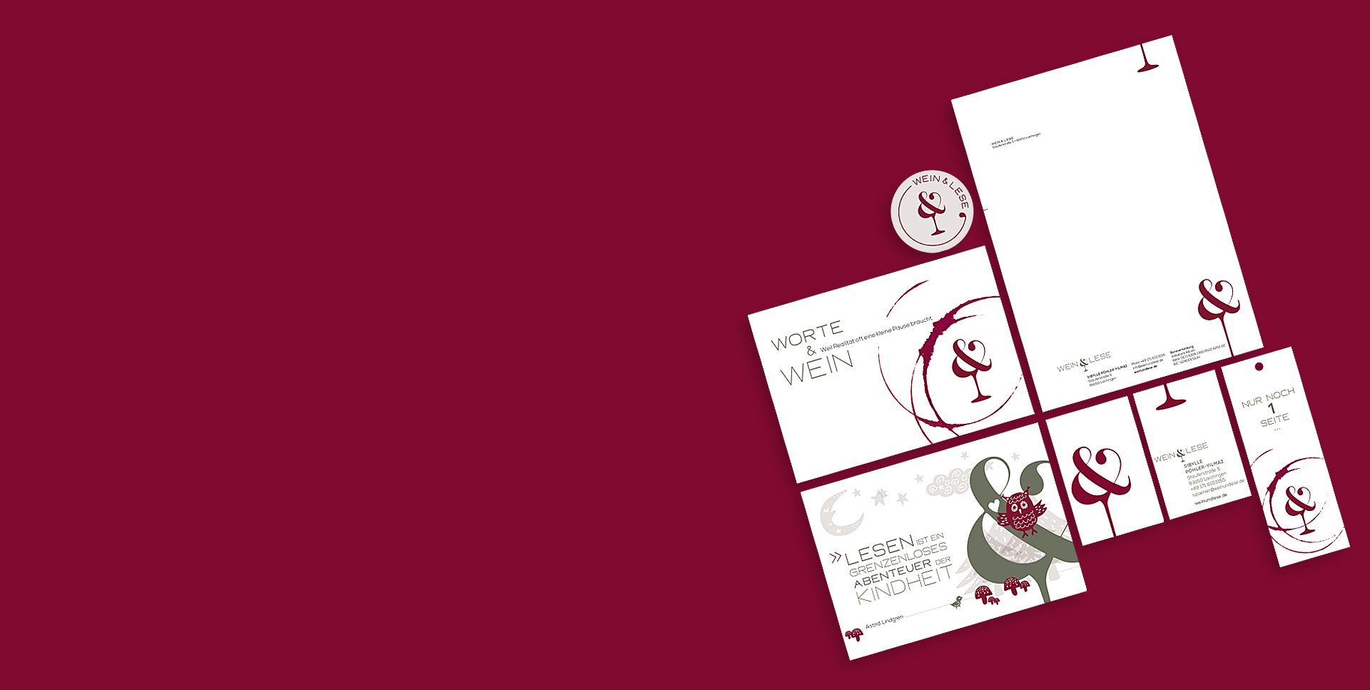 Briefbogen, Visitenkarten, Lesezeichen und Postkarten mit Weinlese-Logo bestehend aus einem stilisierten Weinglas und einem Ampersand auf dunkelrotem Hintergrund - DART